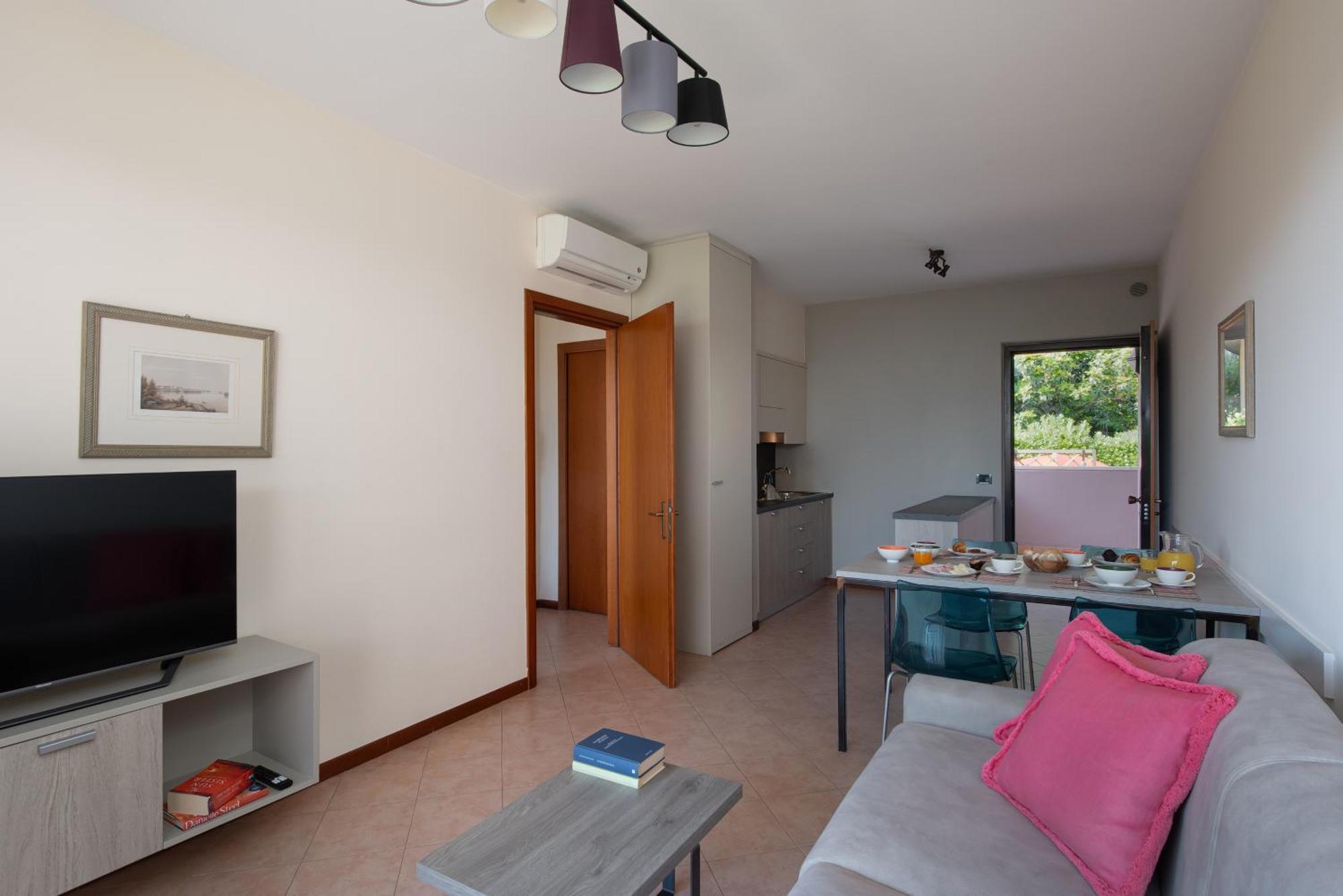 Il Sogno Apartments Дезенцано-дель-Гарда Экстерьер фото