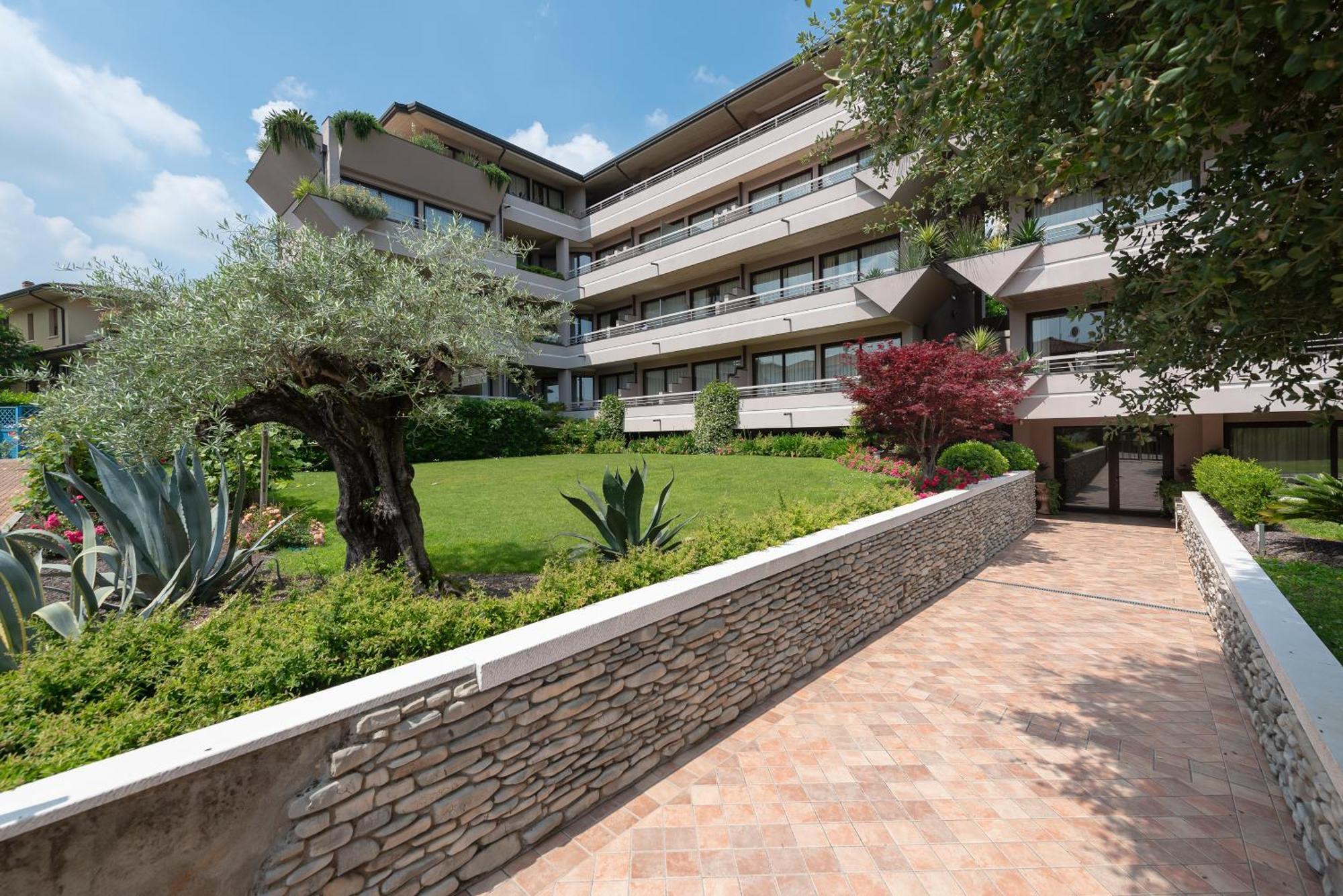 Il Sogno Apartments Дезенцано-дель-Гарда Экстерьер фото