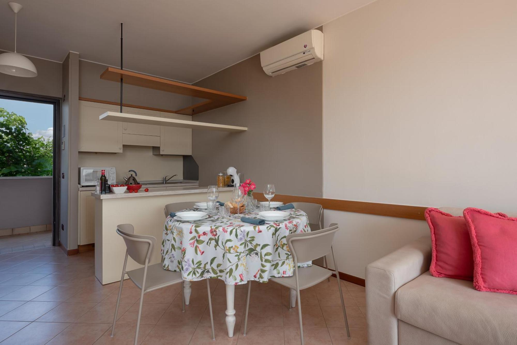 Il Sogno Apartments Дезенцано-дель-Гарда Экстерьер фото